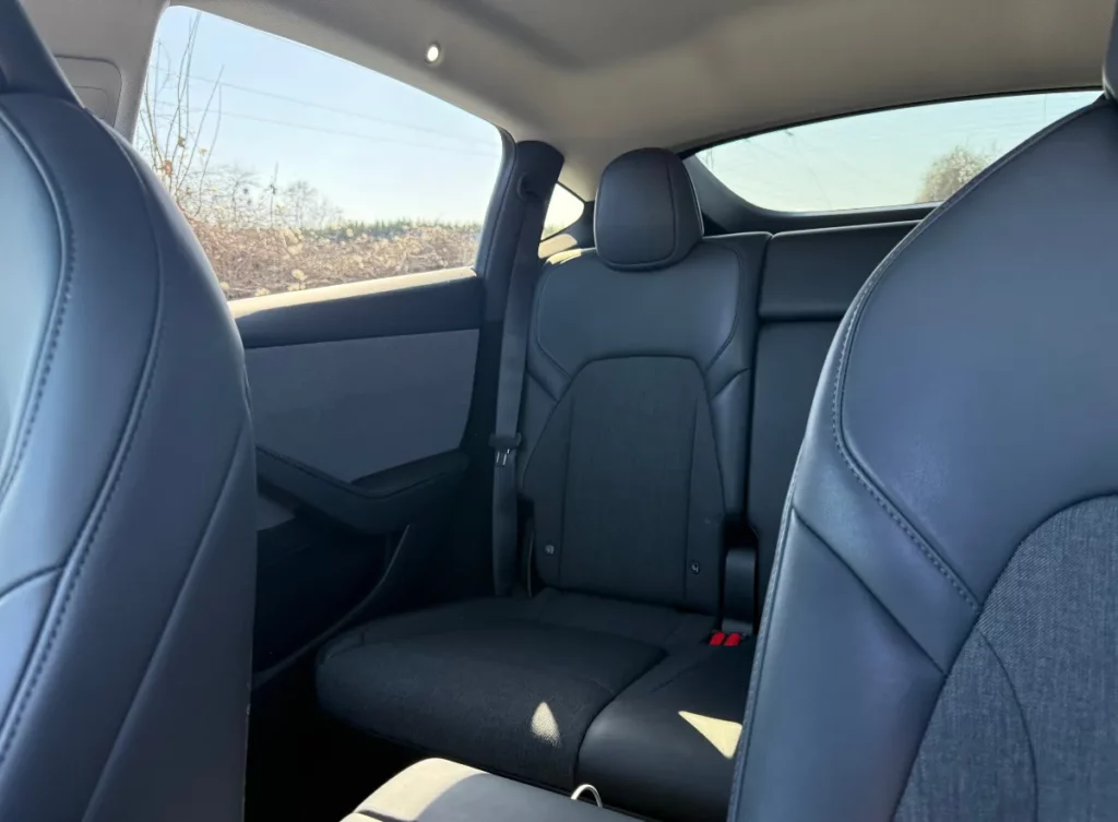 reservation chauffeur vtc dans le 92 interieur tesla